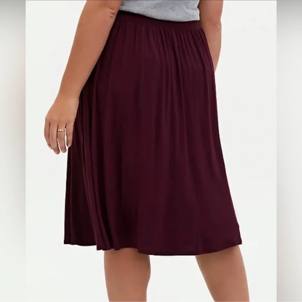 Torrid Midi Super Soft Button-Front
Burgundy Purple Wine Maroon Skirt 2X - Picture 3 of 5
